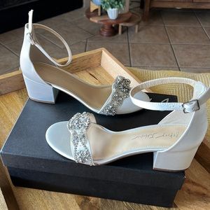 NIB BETSEY JOHNSON BRIDAL IVORY EMBELLISHED BLOCK HEEL